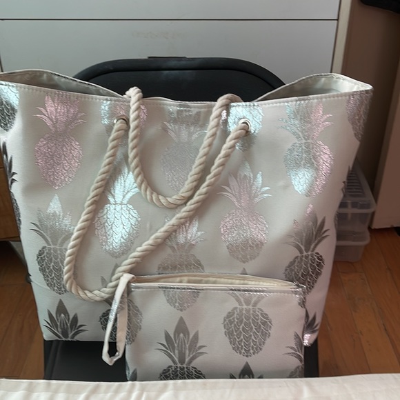Hawaiian Pineapple Tote and Pouch Set - Picture 2 of 10
